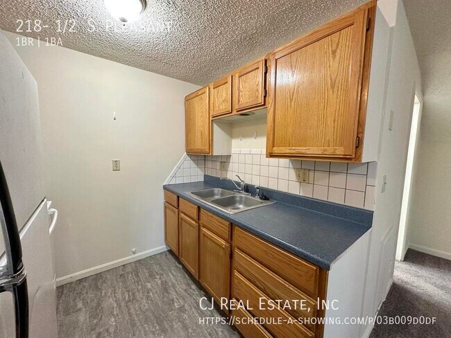 Foto del edificio - 218- 1/2  S. Pleasant-