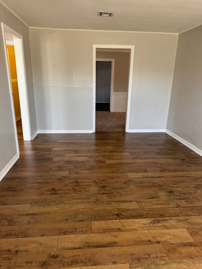 Foto del edificio - 2235 SE Dewey Ave