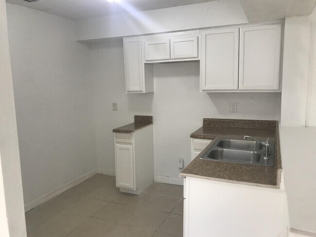 Foto del edificio - 825 W 31st St