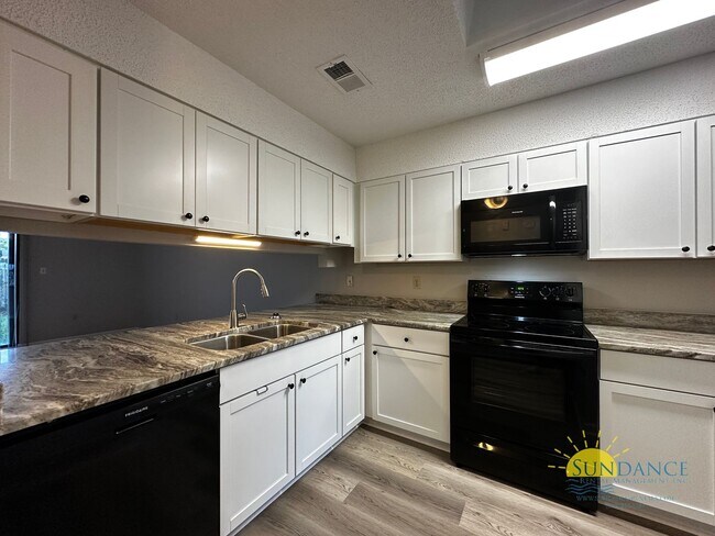 Foto del edificio - Magnificent 2 Bedroom Townhouse in Fort Walton Beach