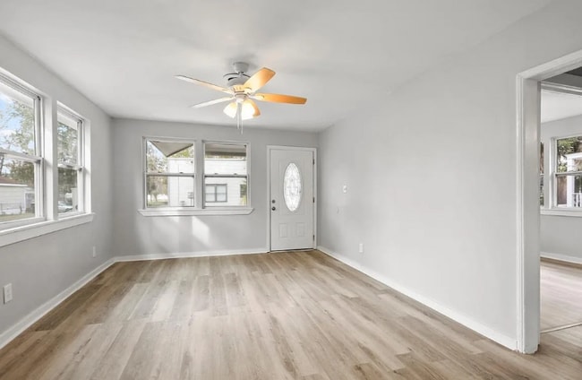 Building Photo - 105 W 54th St