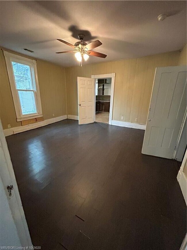 Building Photo - 600 S 17th St