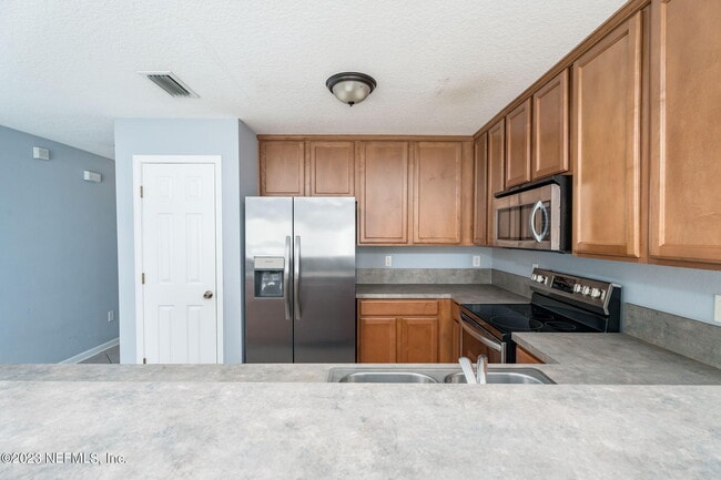 Building Photo - 822 Black Cherry Dr S