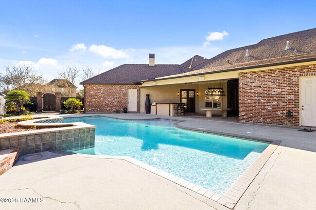 Foto del edificio - 100 Stone Creek