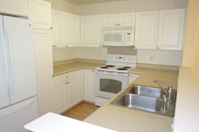 Building Photo - 3 BD/2.5 BA in Ewa Beach
