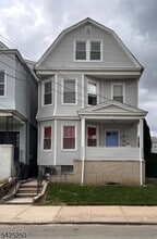 Building Photo - 75 Elm St