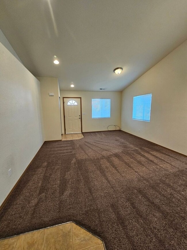 Foto del edificio - 1205 W Franklin St