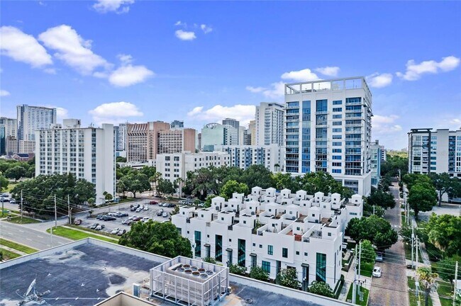 Foto del edificio - 460 E Jackson St