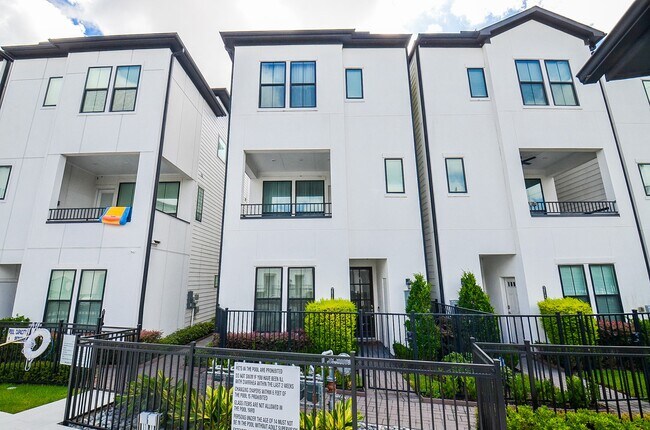 Foto del edificio - 2812 Grand Fountains Dr