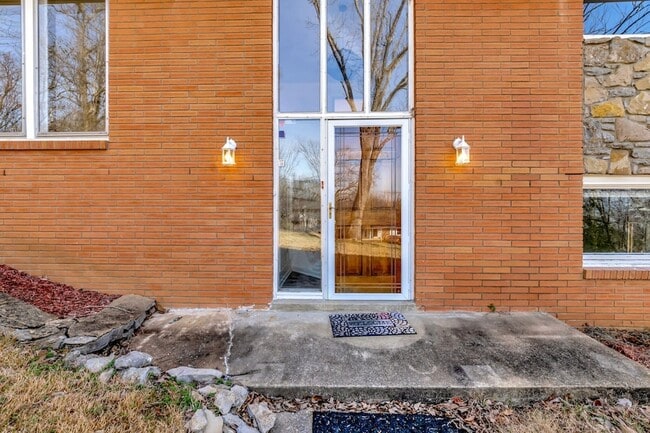Building Photo - 6469 Fleetwood Dr