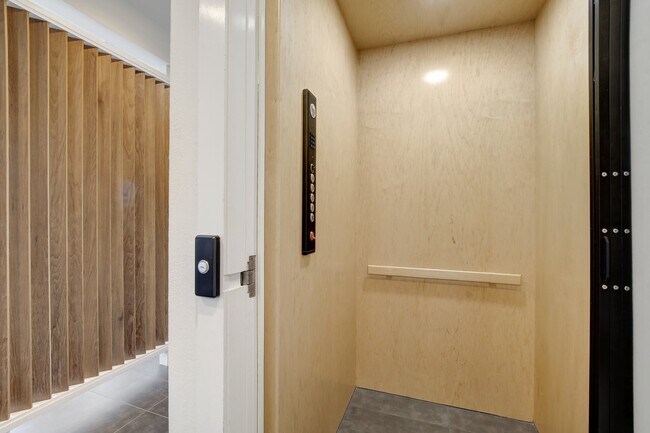 Building Photo - 4400 Authentic Dr