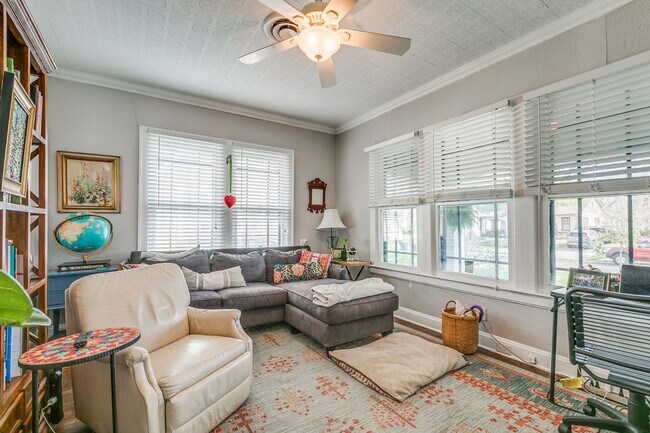 Building Photo - FURNISHED 3-BEDROOM HOME IN WOODLAWN TERRACE