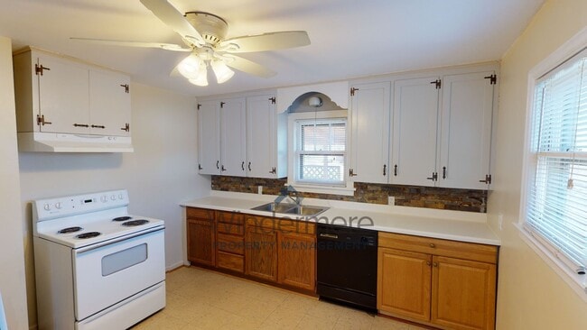 Building Photo - 940 S 3rd Ave