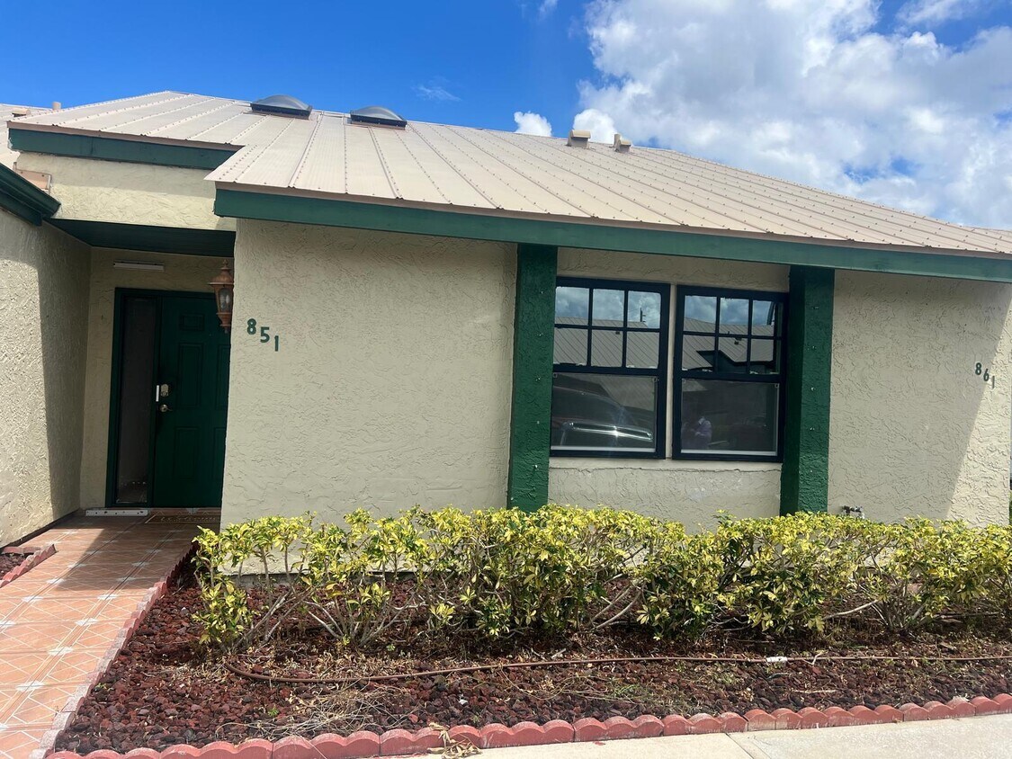 Foto principal - 851 SW Monica St