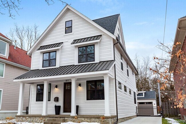Building Photo - 811 Smith Ave