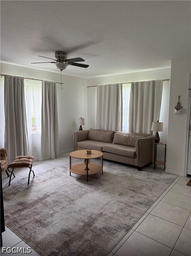 Foto del edificio - 525 SE Van Loon Terrace