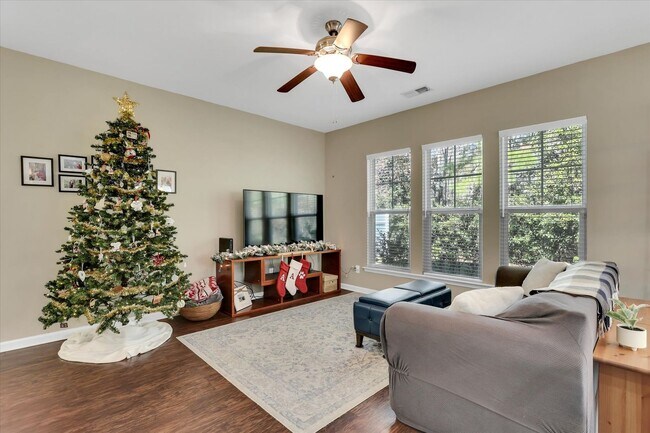 Foto del edificio - 3 bedrooms, 2.5 baths