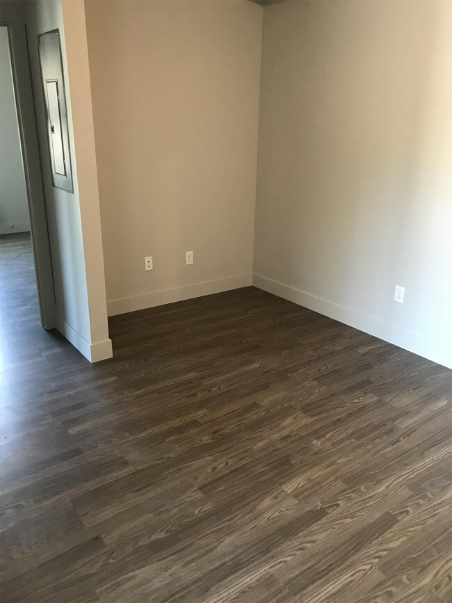 Building Photo - 855 W 800 S