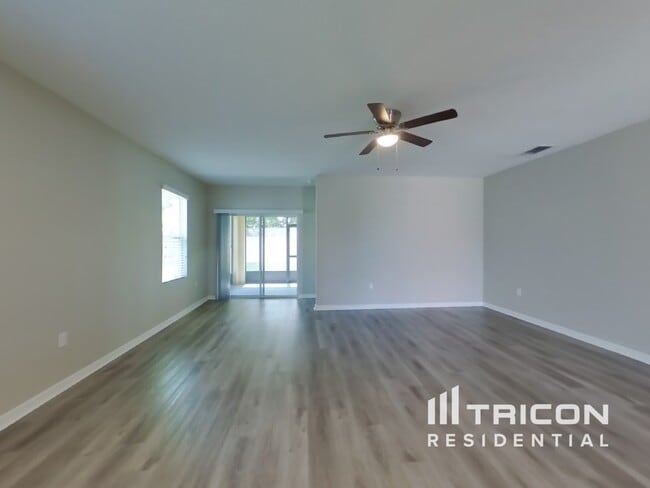 Foto del edificio - 518 Squires Grove Dr