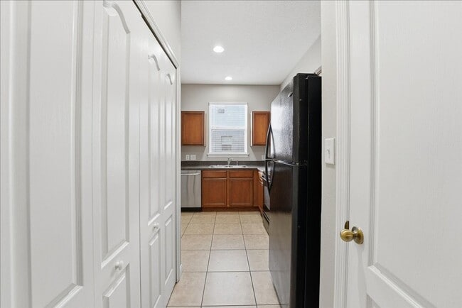 Building Photo - 182 Chippendale Terrace