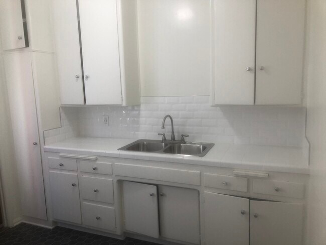 Building Photo - 3737 Los Feliz Blvd