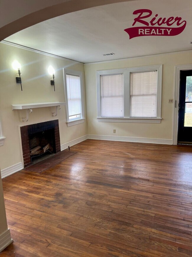 Building Photo - Charming 2-Bedroom Brick Home off Wrightsboro Rd!