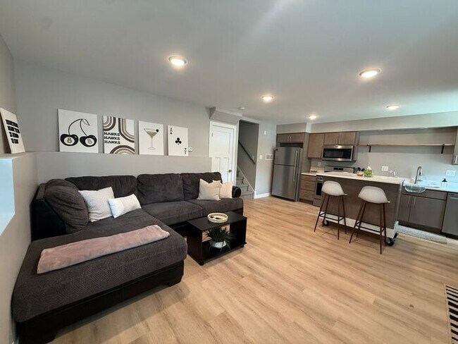 Foto del edificio - $1,750 | 3 Bedroom, 1 Bathroom | FULLY REMODELED | No Pets | Available for August 1st, 2026 Move in!