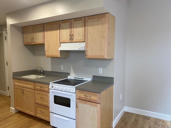 Foto del edificio - Putnam Winslow– $1,350 – 1 Bathroom Studio, 370 SQ.FT. – UTILITIES INCLUDED, Available 6/8/26