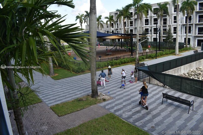 Foto del edificio - 4640 NW 84th Ave
