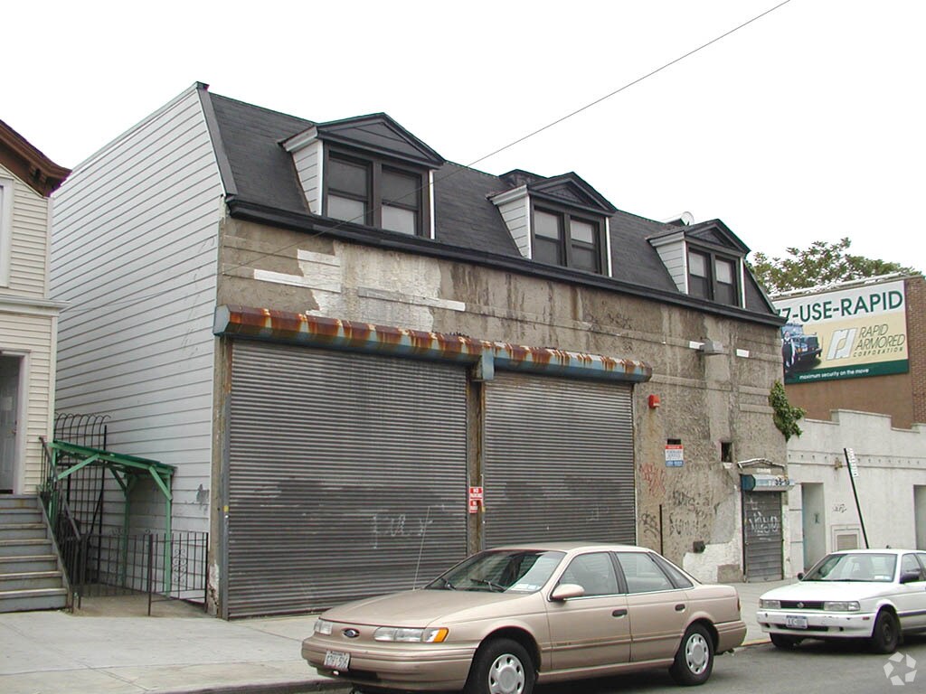 Primary Photo - 35-15 Farrington St