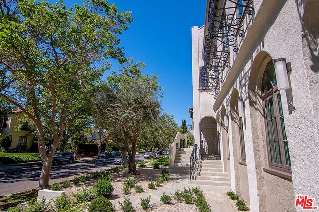 Foto del edificio - 306 N Orange Dr