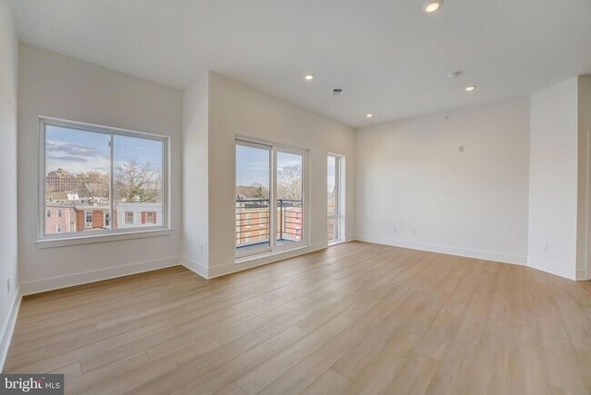 Building Photo - 4200 Lancaster Ave