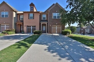 Building Photo - 5025 Sherwood Way