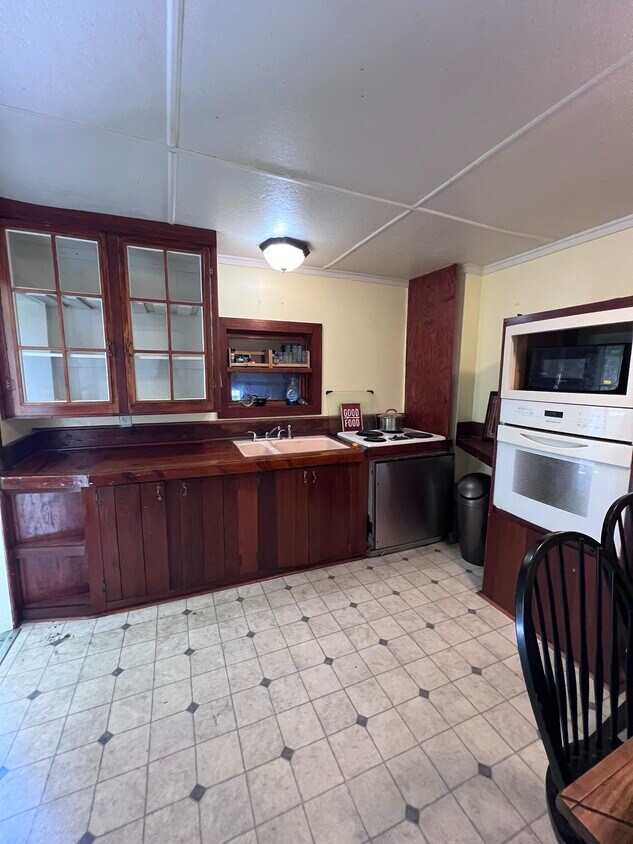 Foto principal - 398 W Race St