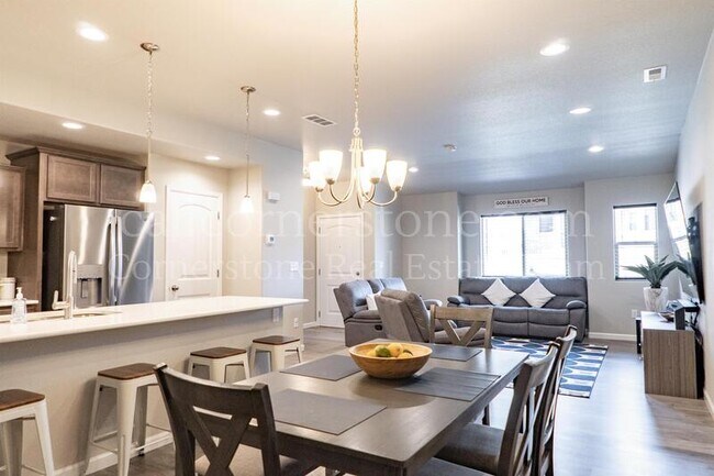 Building Photo - 1055 Petra Heights