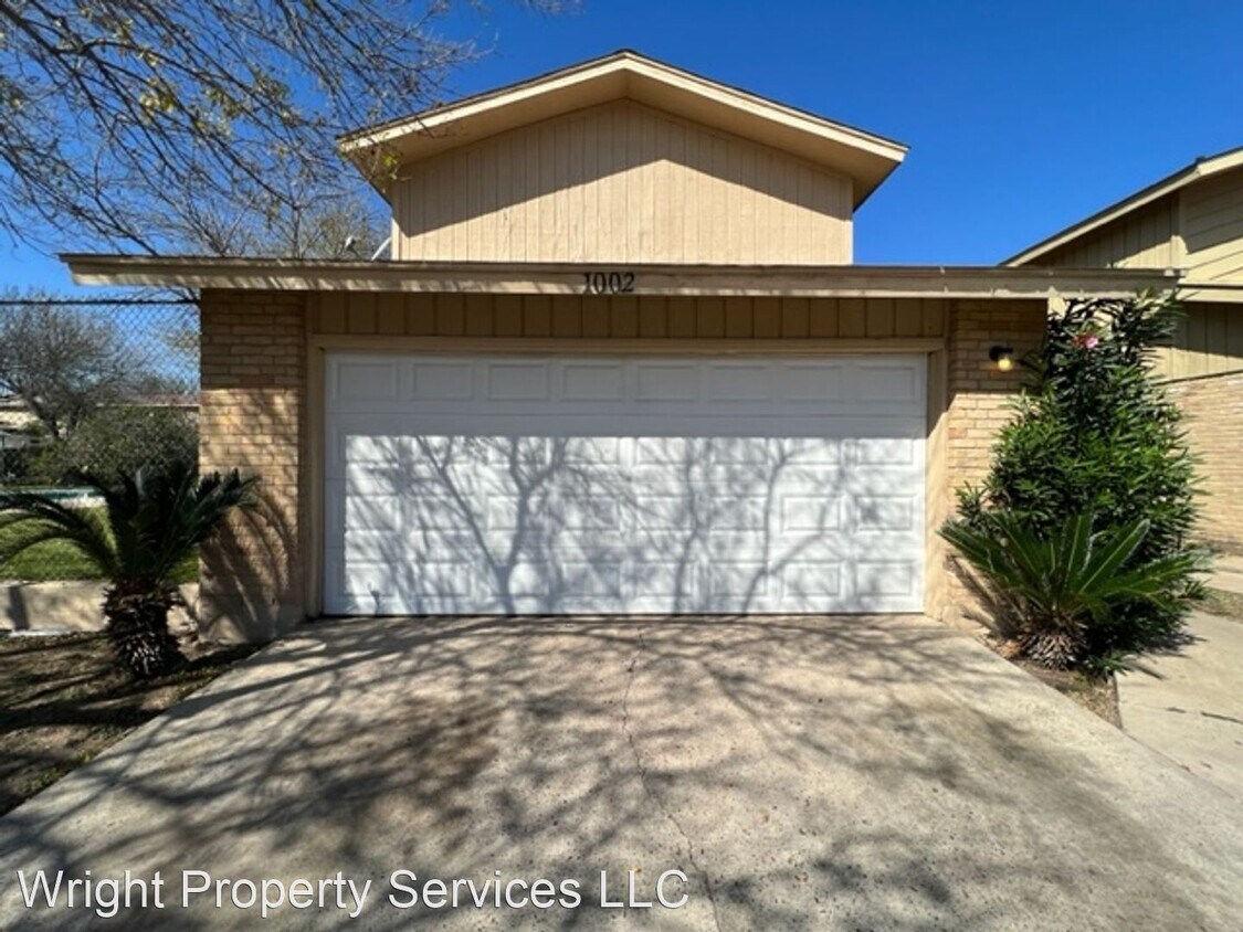 1002 Castle Heights Dr, Laredo, TX 78041 House Rental in Laredo, TX