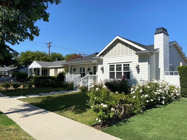 Foto del edificio - 4470 Stansbury Ave