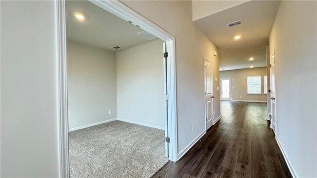 Building Photo - 341 Vly Oak Dr
