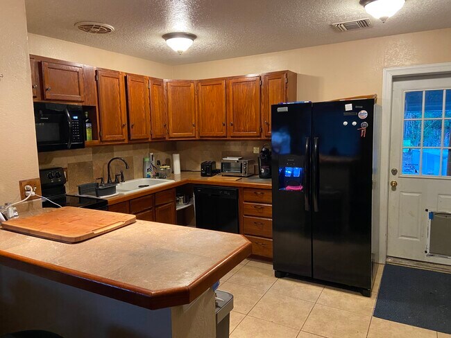 Foto del edificio - 2601 Bonneville Dr