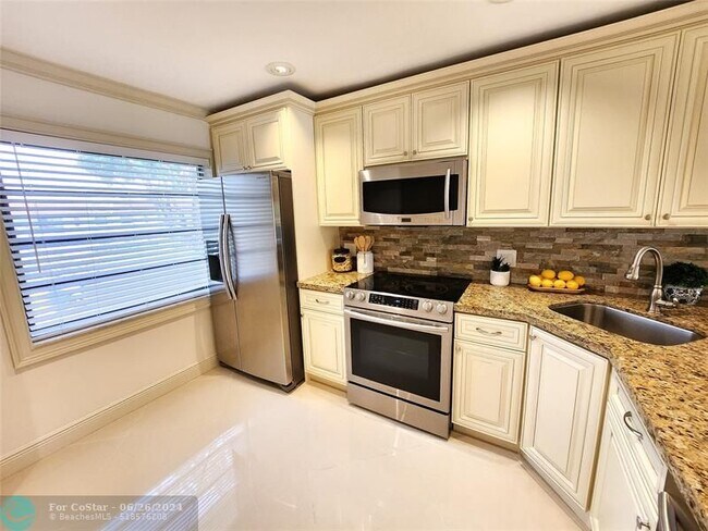 Building Photo - 21217 Lago Cir