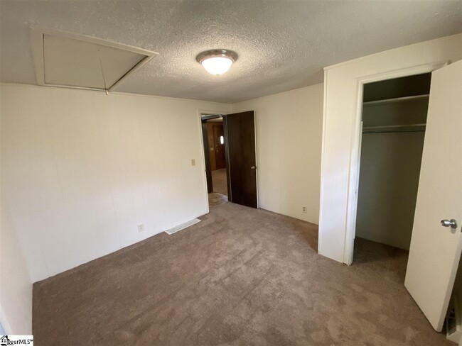 Building Photo - 212 Feaster Rd