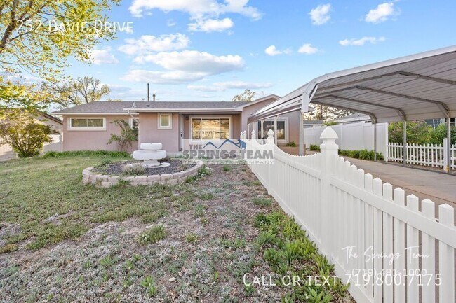 Building Photo - 252 Davie Dr