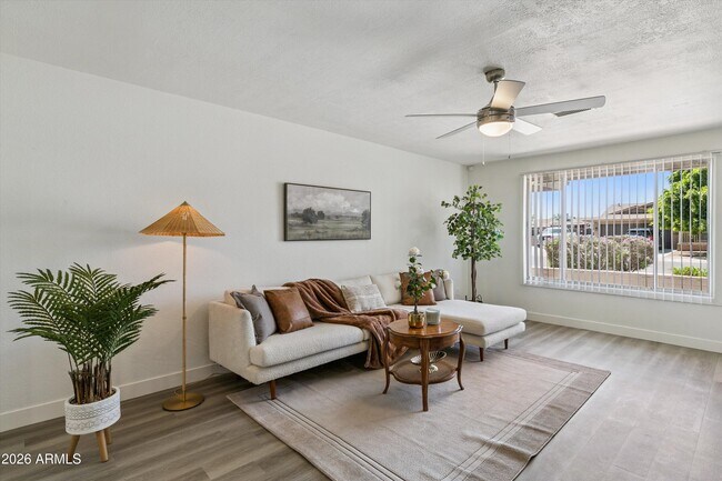 Foto del edificio - 3020 W Hartford Dr
