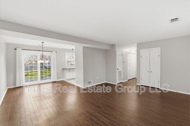 Foto del edificio - 136 Brookfield Ct