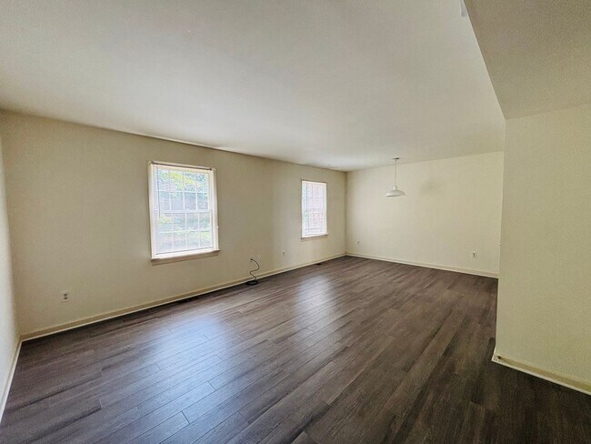 Foto del edificio - 105 Sherwood Ct