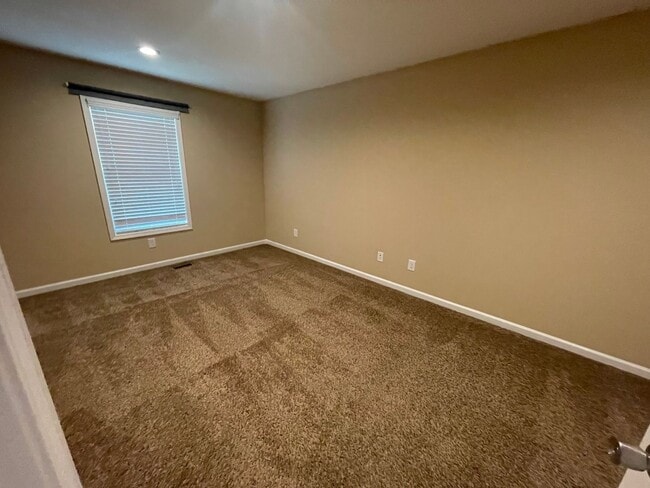 Building Photo - 2 bedroom/2 bath split level home in Johns...