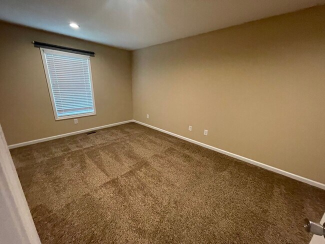 Foto del edificio - 2 bedroom/2 bath split level home in Johns...