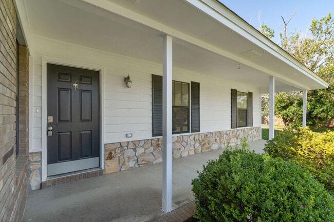 Foto del edificio - 502 Krest Dr