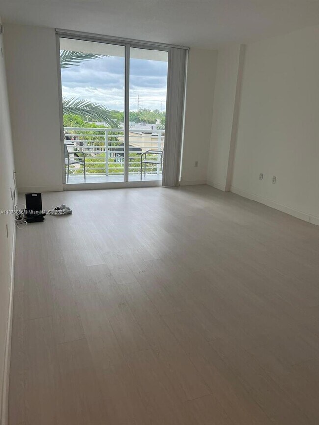 Foto del edificio - 2775 NE 187th St
