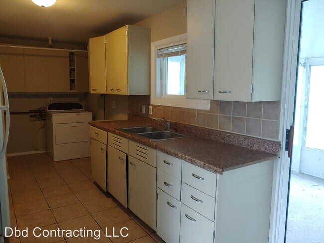 Building Photo - 3 br, 1 bath House - 5818 Rosalia Dr